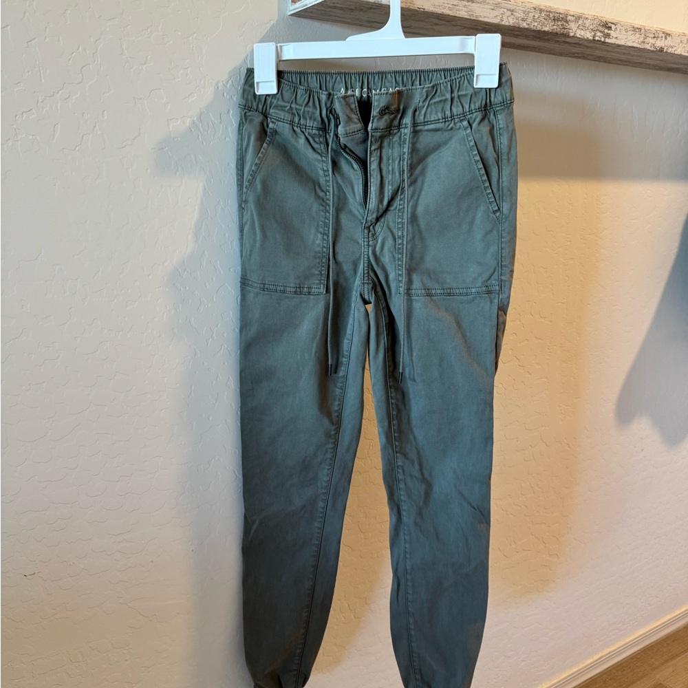 American eagle women’s jogger cargo pants size 4